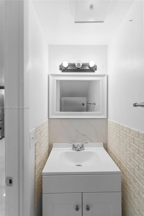 Activo con contrato: $299,000 (2 camas, 2 baños, 871 Pies cuadrados)