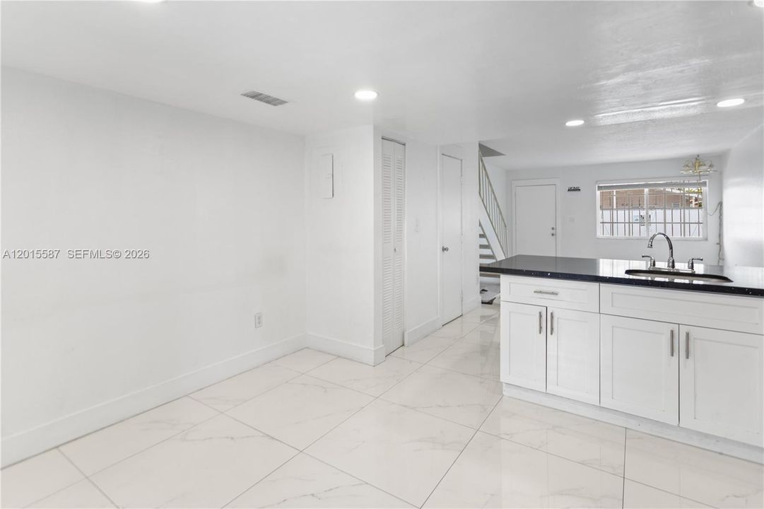 Activo con contrato: $299,000 (2 camas, 2 baños, 871 Pies cuadrados)