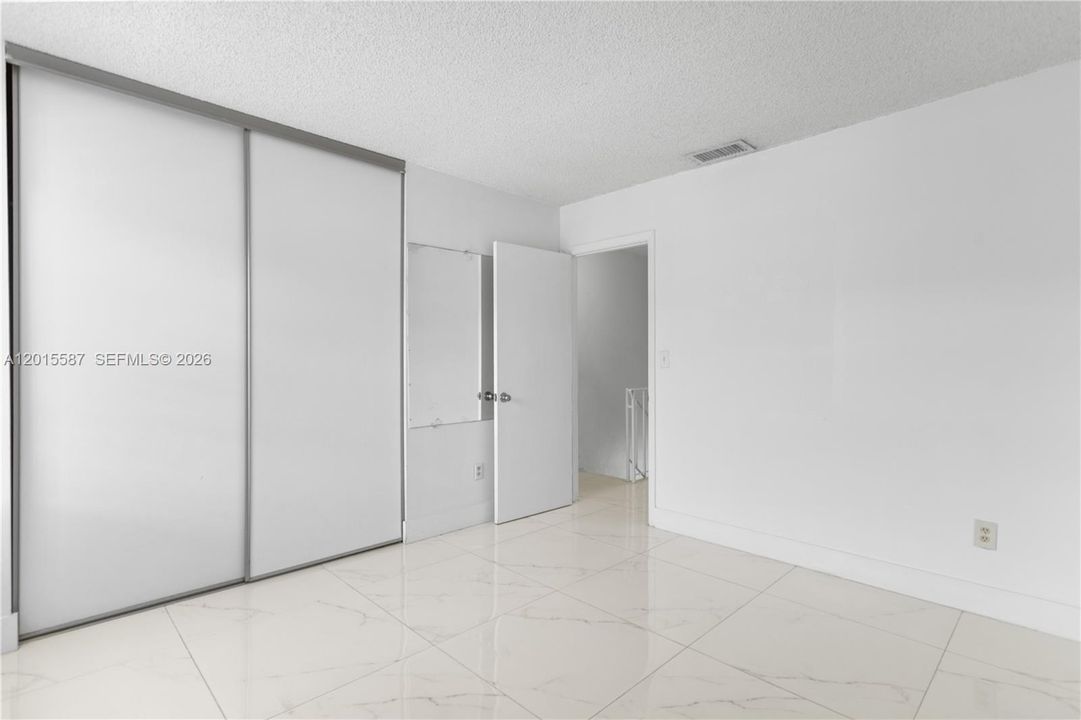 Activo con contrato: $299,000 (2 camas, 2 baños, 871 Pies cuadrados)