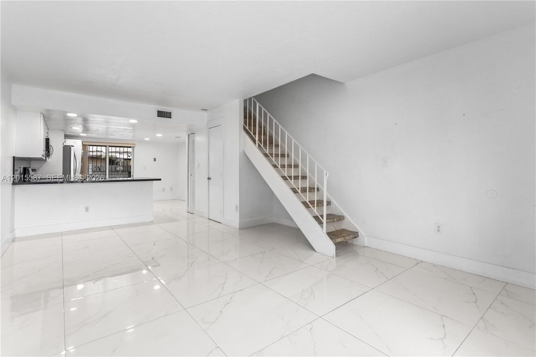 Activo con contrato: $299,000 (2 camas, 2 baños, 871 Pies cuadrados)