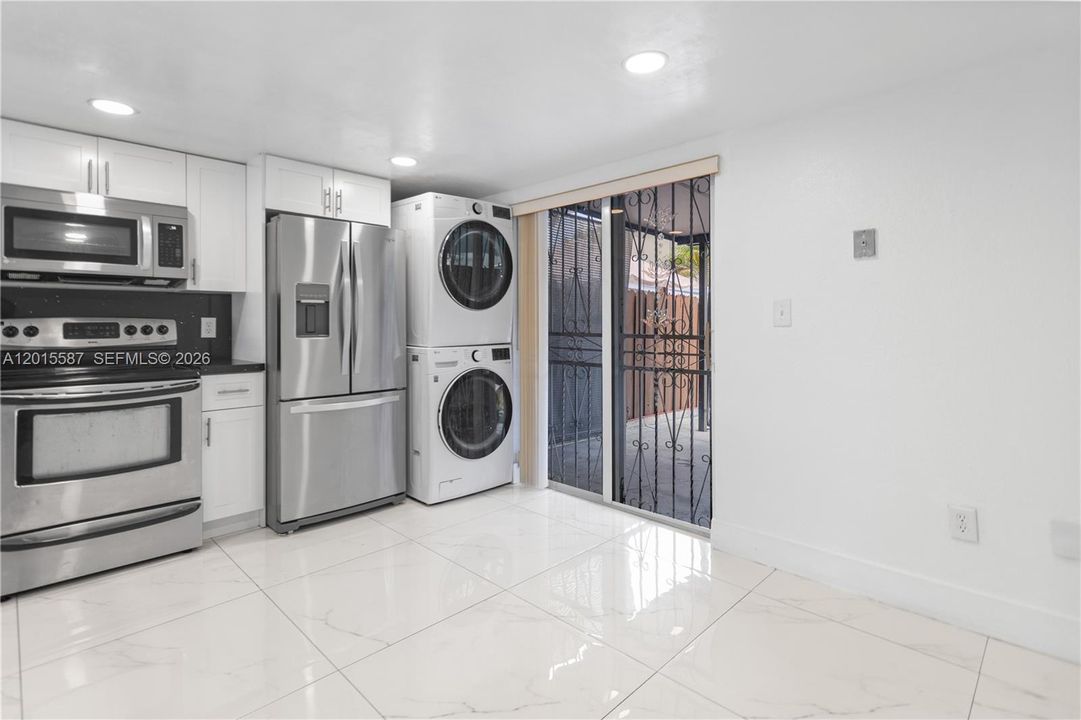 Activo con contrato: $299,000 (2 camas, 2 baños, 871 Pies cuadrados)