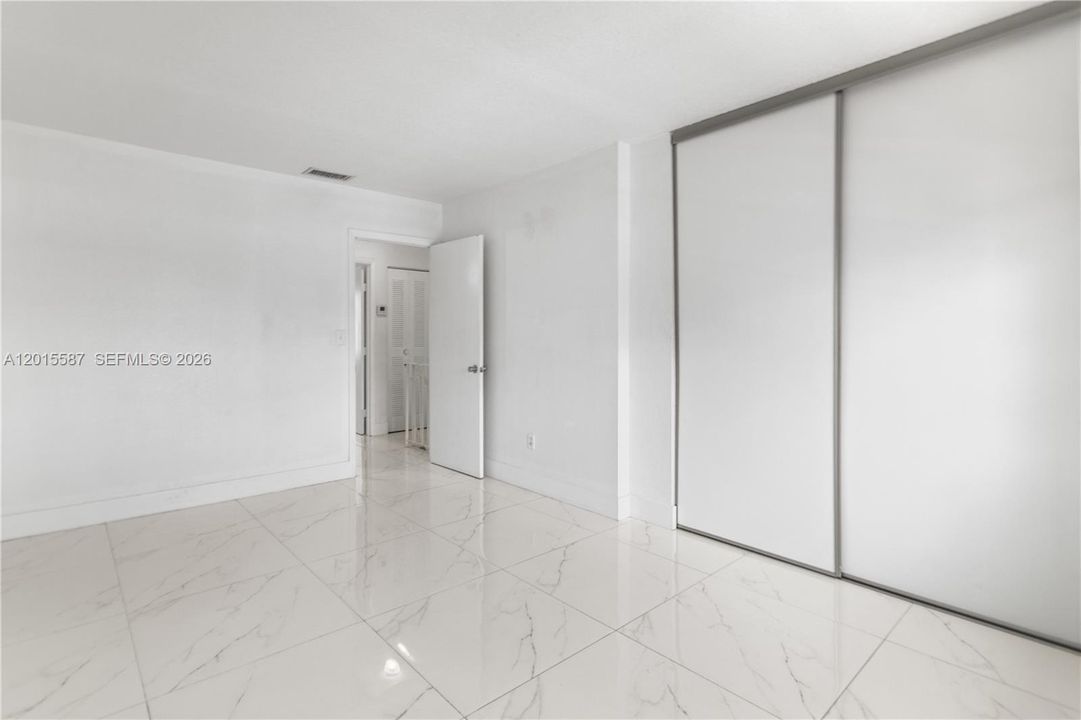 Activo con contrato: $299,000 (2 camas, 2 baños, 871 Pies cuadrados)