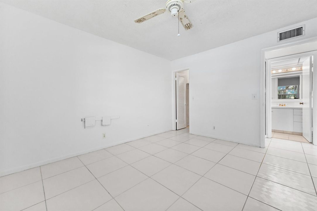11 Bedroom 02