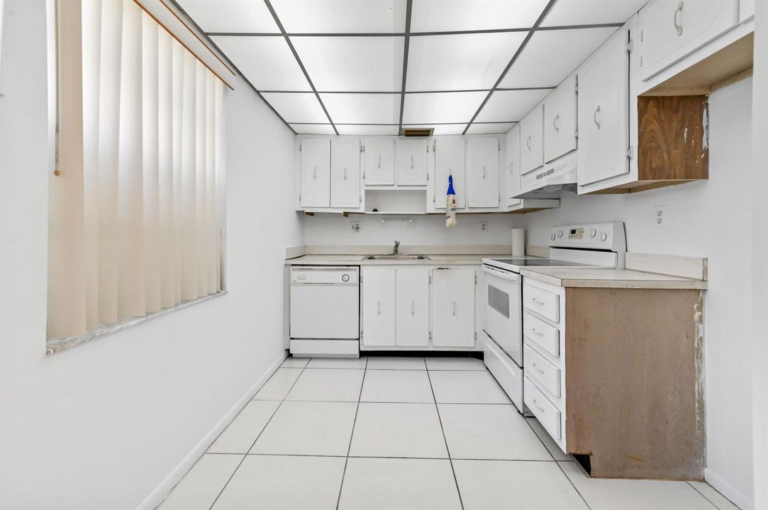 09 Kitchen 01