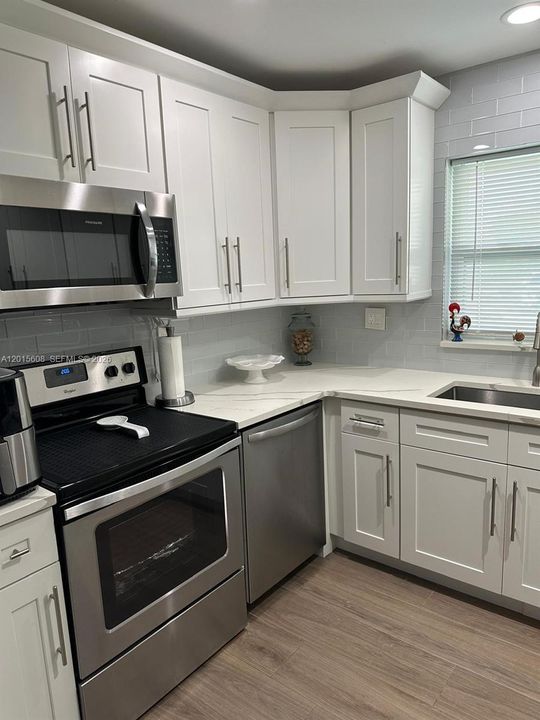 For Rent: $2,300 (2 beds, 2 baths, 1186 Square Feet)