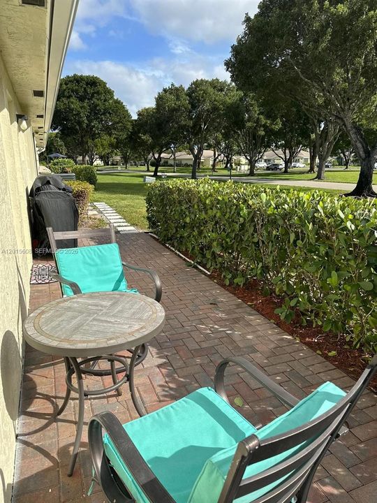 For Rent: $2,300 (2 beds, 2 baths, 1186 Square Feet)