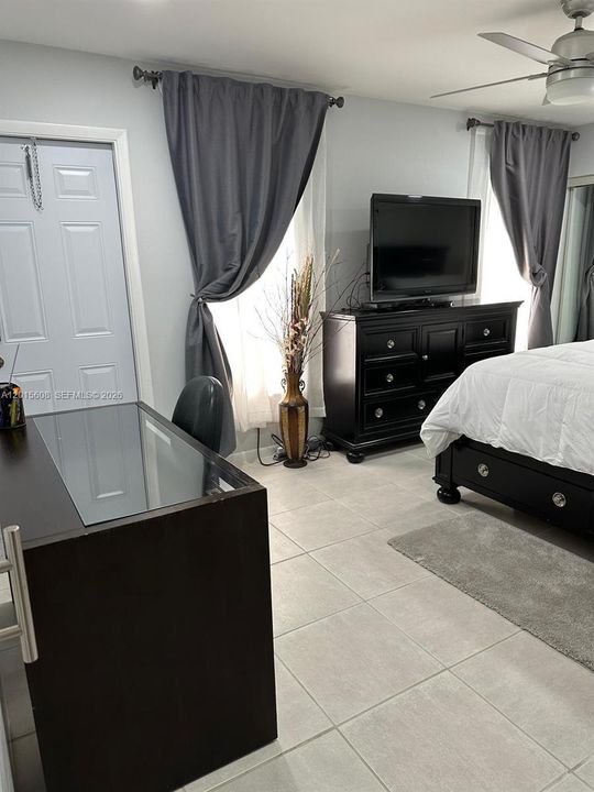 For Rent: $2,300 (2 beds, 2 baths, 1186 Square Feet)