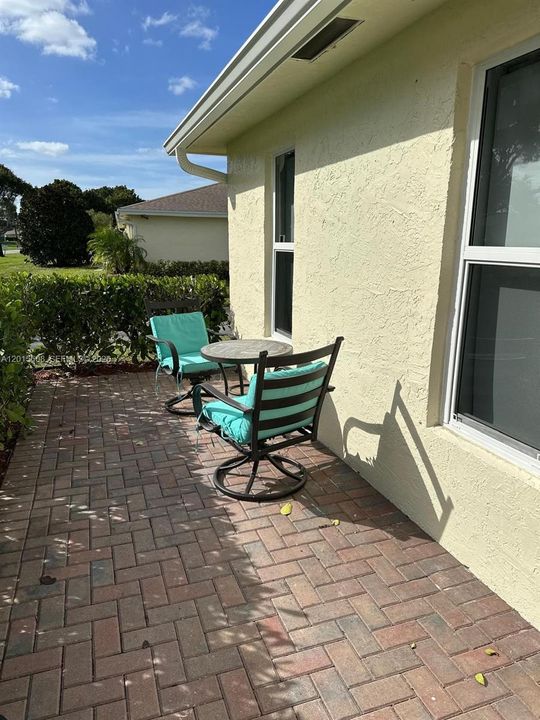 For Rent: $2,300 (2 beds, 2 baths, 1186 Square Feet)