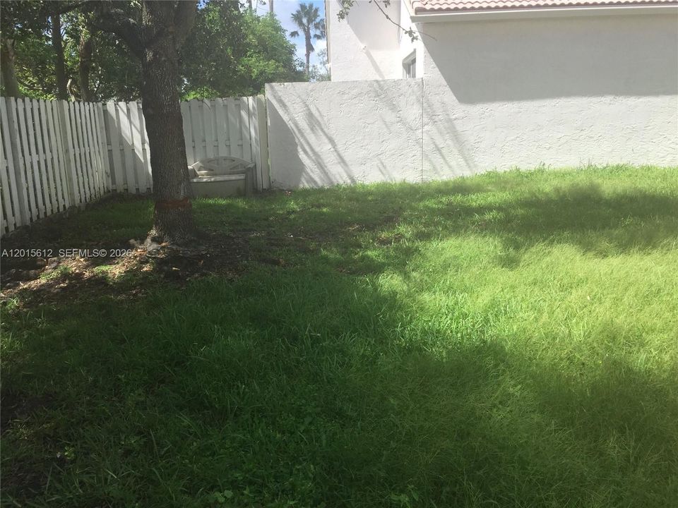 Activo con contrato: $3,500 (4 camas, 2 baños, 2238 Pies cuadrados)