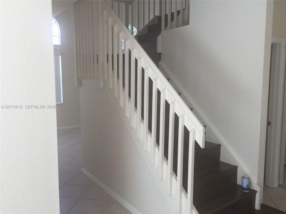 Activo con contrato: $3,500 (4 camas, 2 baños, 2238 Pies cuadrados)