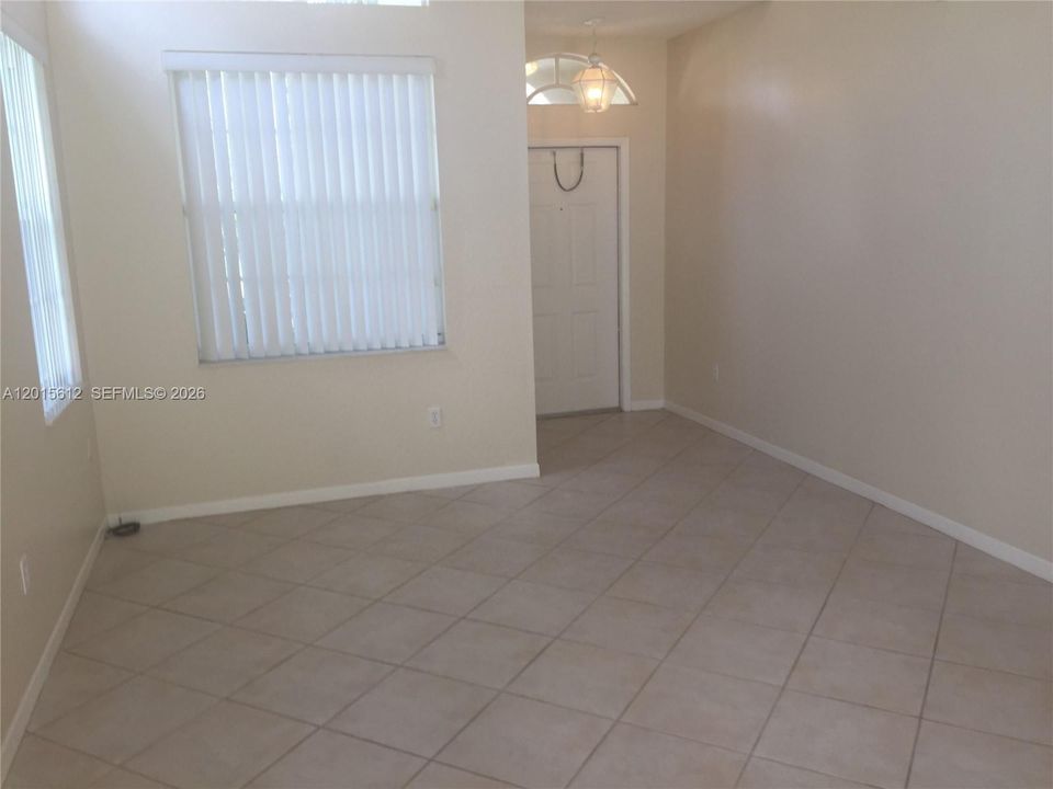 Activo con contrato: $3,500 (4 camas, 2 baños, 2238 Pies cuadrados)