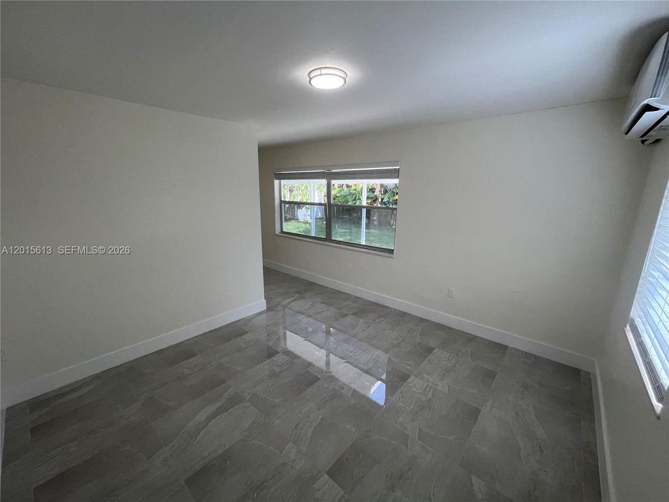 Active With Contract: $2,000 (1 beds, 1 baths, 0 Square Feet)
