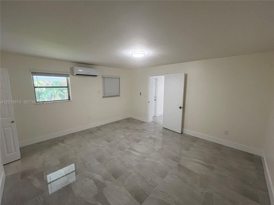 Active With Contract: $2,000 (1 beds, 1 baths, 0 Square Feet)