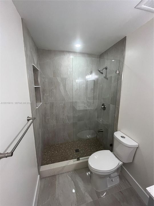 Active With Contract: $2,000 (1 beds, 1 baths, 0 Square Feet)