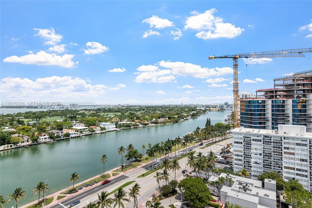 For Sale: $3,890,000 (5 beds, 6 baths, 6584 Square Feet)