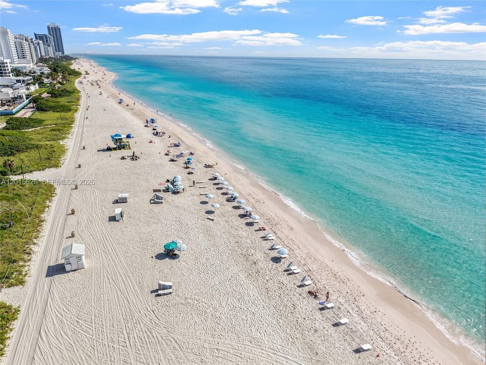 For Sale: $3,890,000 (5 beds, 6 baths, 6584 Square Feet)