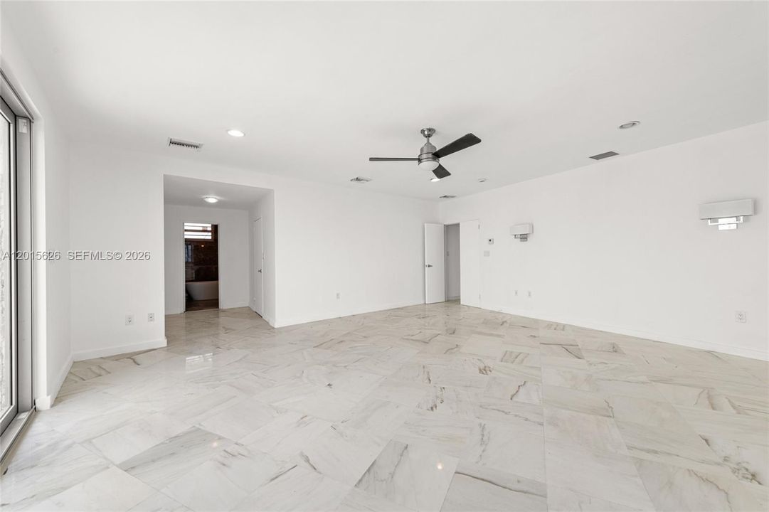 For Sale: $3,890,000 (5 beds, 6 baths, 6584 Square Feet)