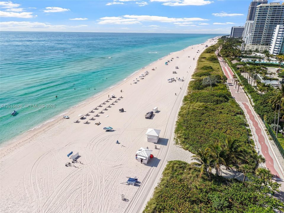 For Sale: $3,890,000 (5 beds, 6 baths, 6584 Square Feet)