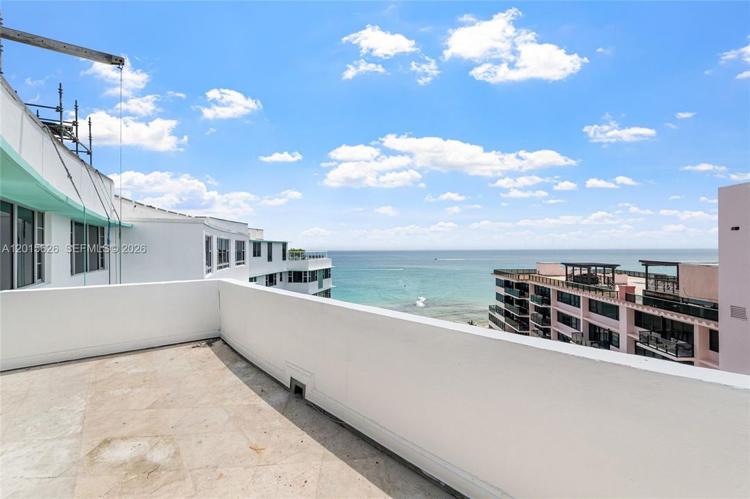 For Sale: $3,890,000 (5 beds, 6 baths, 6584 Square Feet)