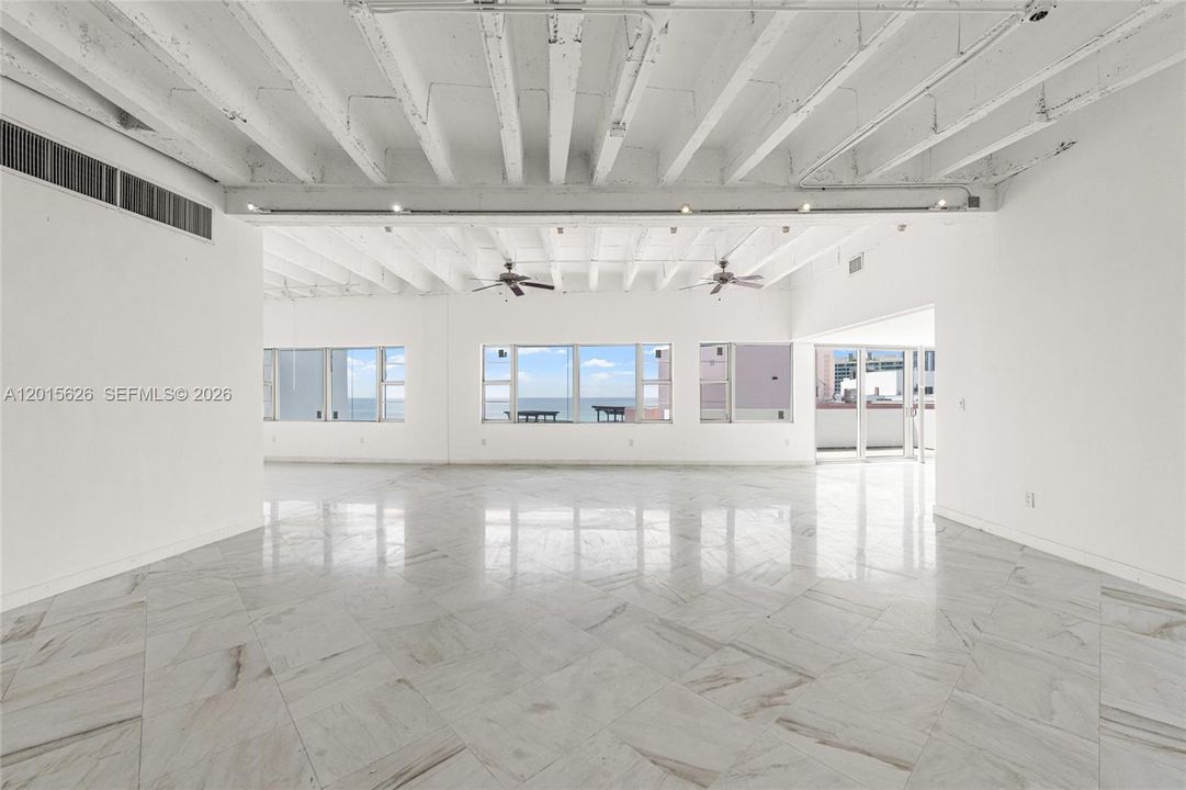 For Sale: $3,890,000 (5 beds, 6 baths, 6584 Square Feet)