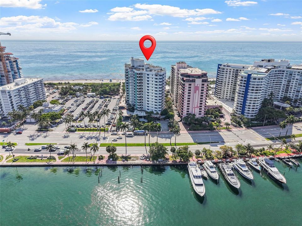 For Sale: $3,890,000 (5 beds, 6 baths, 6584 Square Feet)