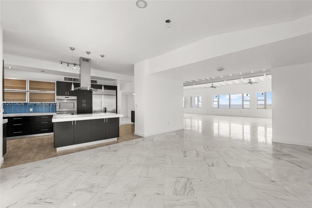 For Sale: $3,890,000 (5 beds, 6 baths, 6584 Square Feet)