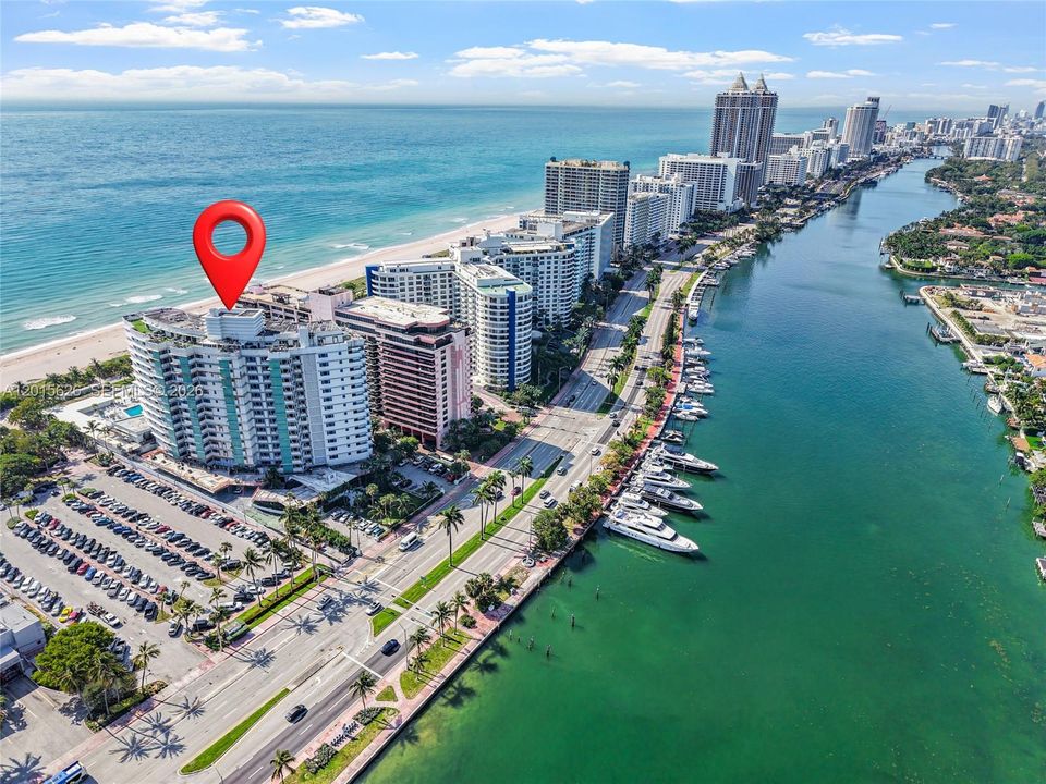 For Sale: $3,890,000 (5 beds, 6 baths, 6584 Square Feet)