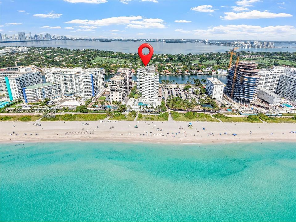 For Sale: $3,890,000 (5 beds, 6 baths, 6584 Square Feet)