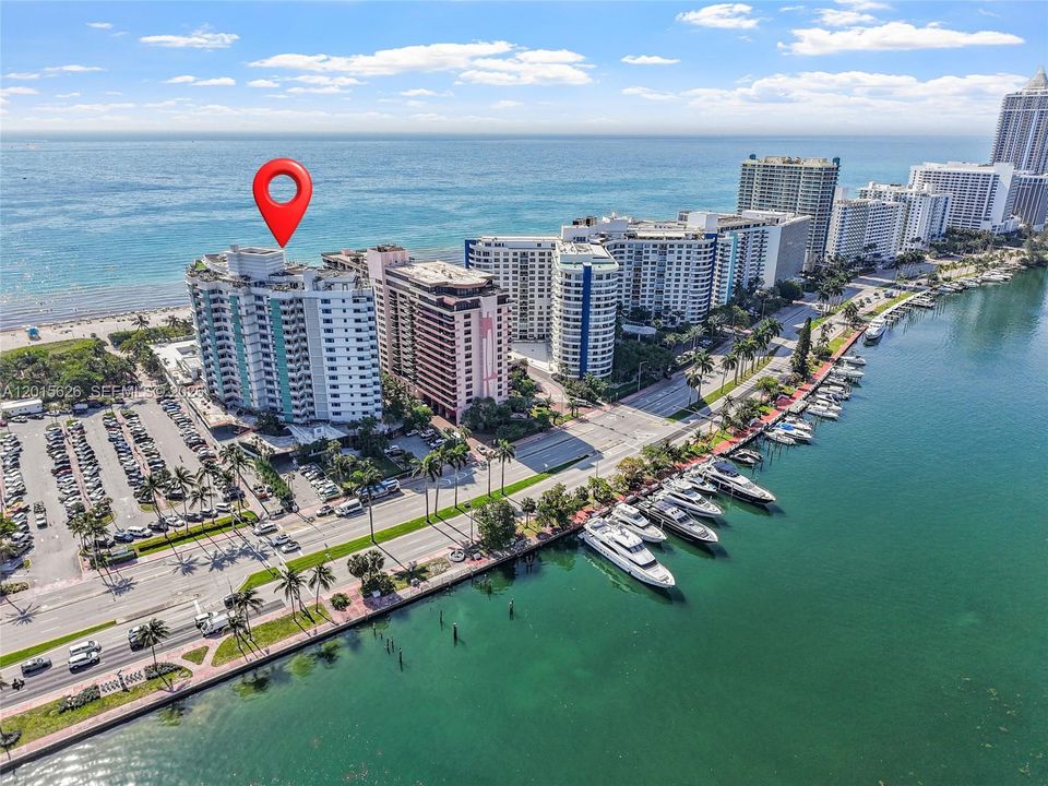 For Sale: $3,890,000 (5 beds, 6 baths, 6584 Square Feet)