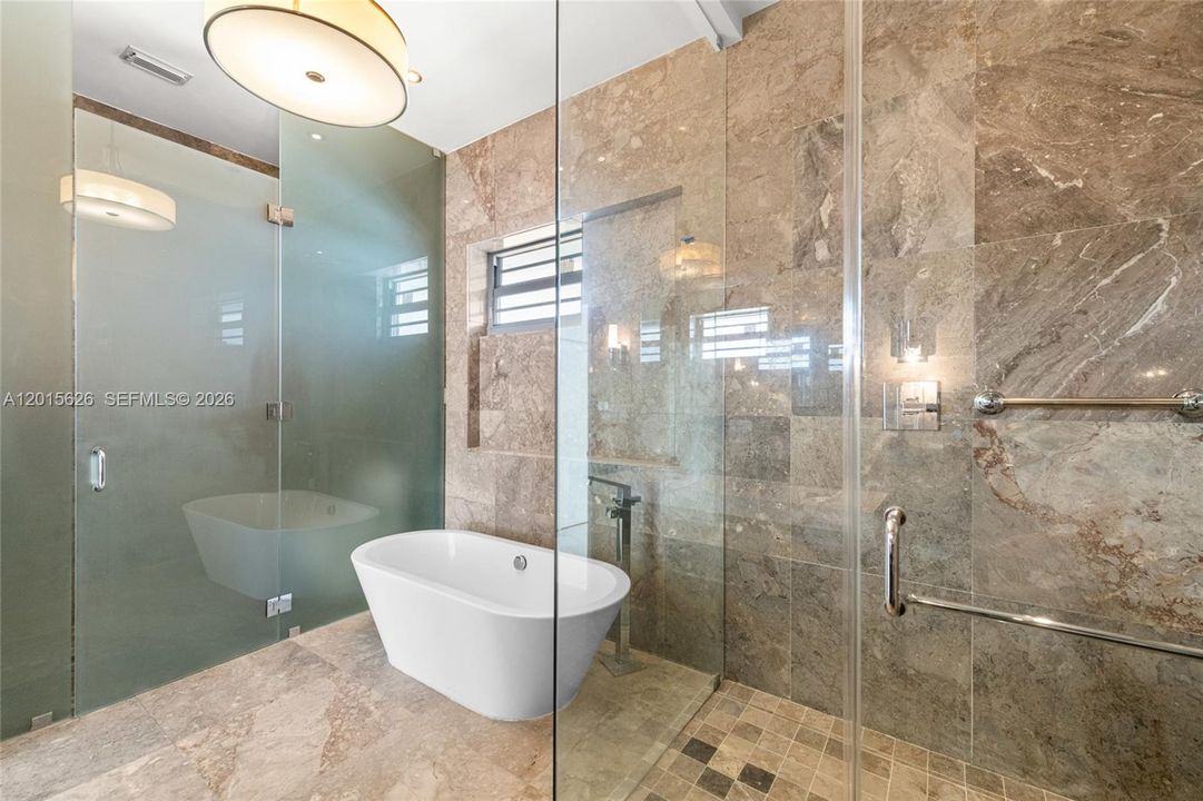 For Sale: $3,890,000 (5 beds, 6 baths, 6584 Square Feet)