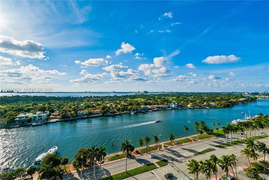 For Sale: $3,890,000 (5 beds, 6 baths, 6584 Square Feet)