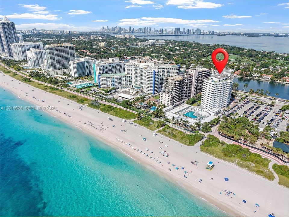 For Sale: $3,890,000 (5 beds, 6 baths, 6584 Square Feet)