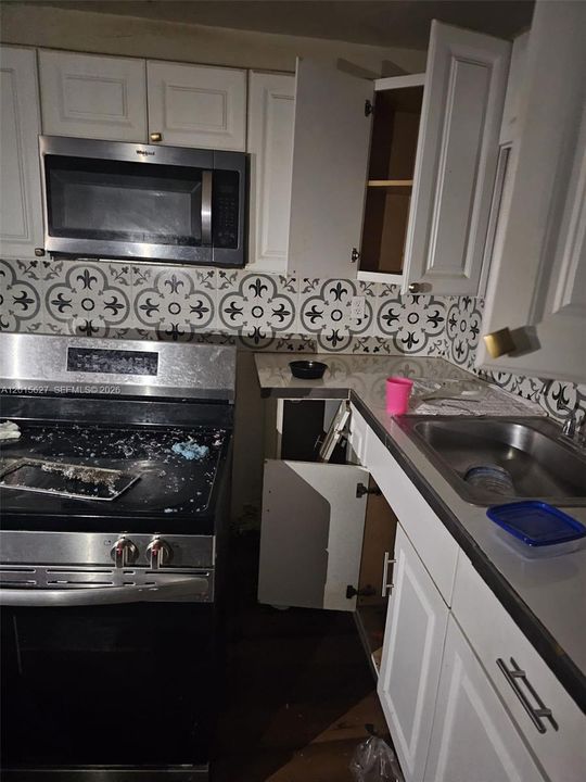 Active With Contract: $240,000 (3 beds, 2 baths, 1352 Square Feet)