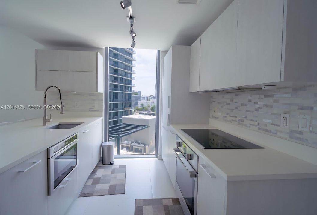 En Venta: $647,900 (2 camas, 2 baños, 1084 Pies cuadrados)