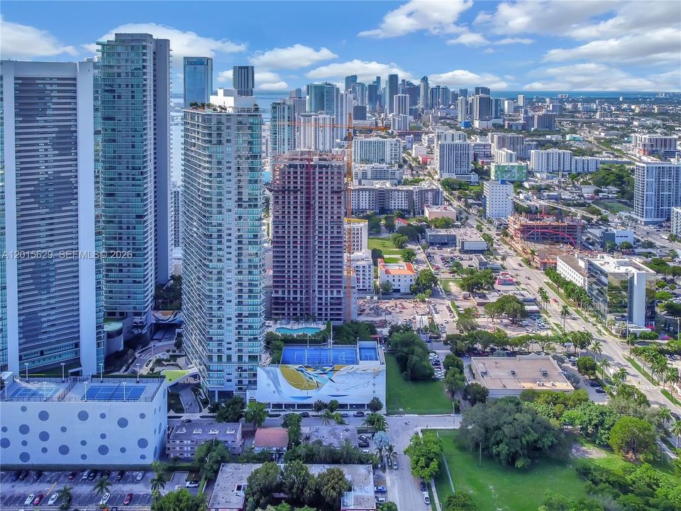 En Venta: $647,900 (2 camas, 2 baños, 1084 Pies cuadrados)