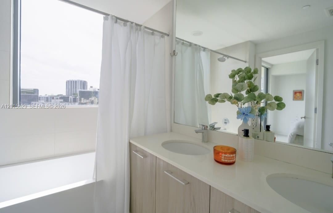 En Venta: $647,900 (2 camas, 2 baños, 1084 Pies cuadrados)