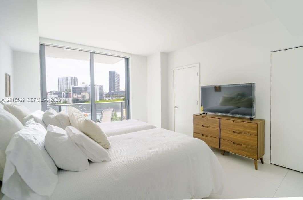 En Venta: $647,900 (2 camas, 2 baños, 1084 Pies cuadrados)