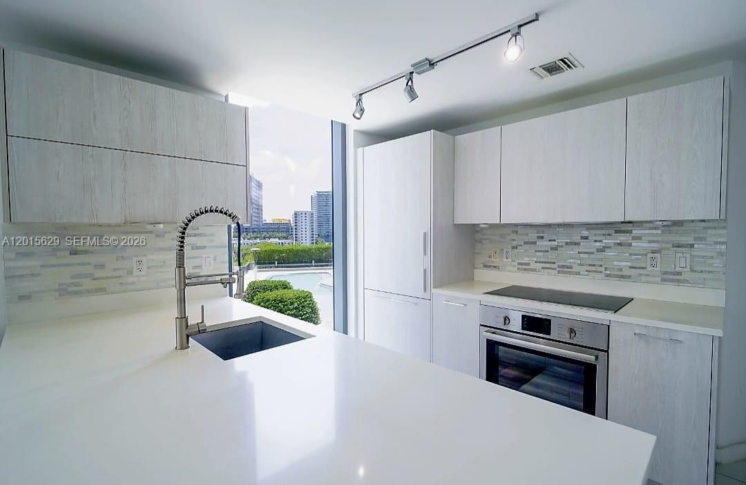 En Venta: $647,900 (2 camas, 2 baños, 1084 Pies cuadrados)