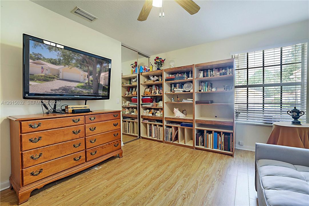 2nd bedroom