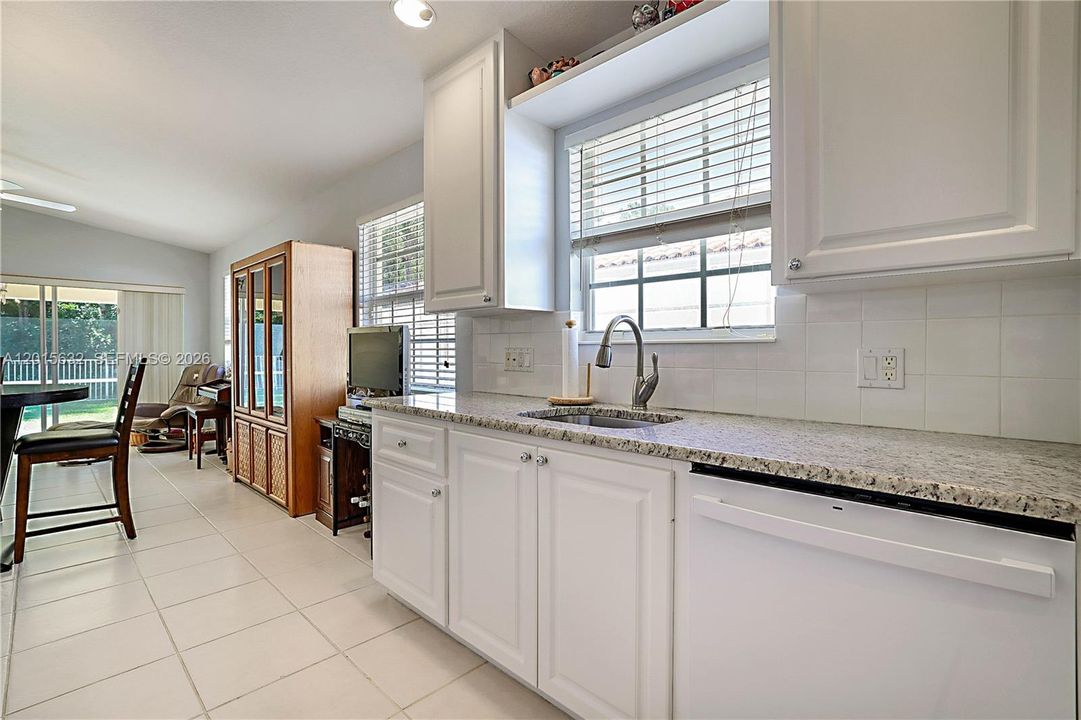 For Sale: $479,000 (2 beds, 2 baths, 1528 Square Feet)