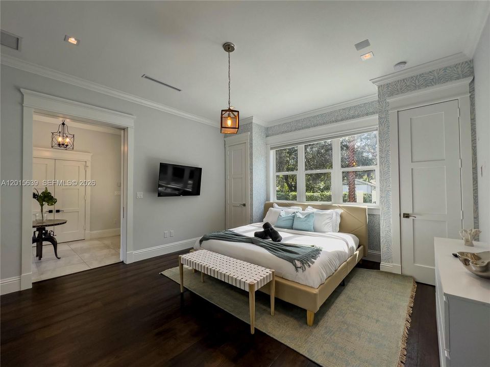 For Rent: $11,500 (6 beds, 3 baths, 3274 Square Feet)