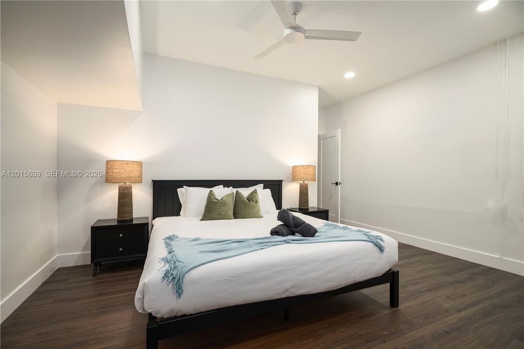 For Rent: $11,500 (6 beds, 3 baths, 3274 Square Feet)