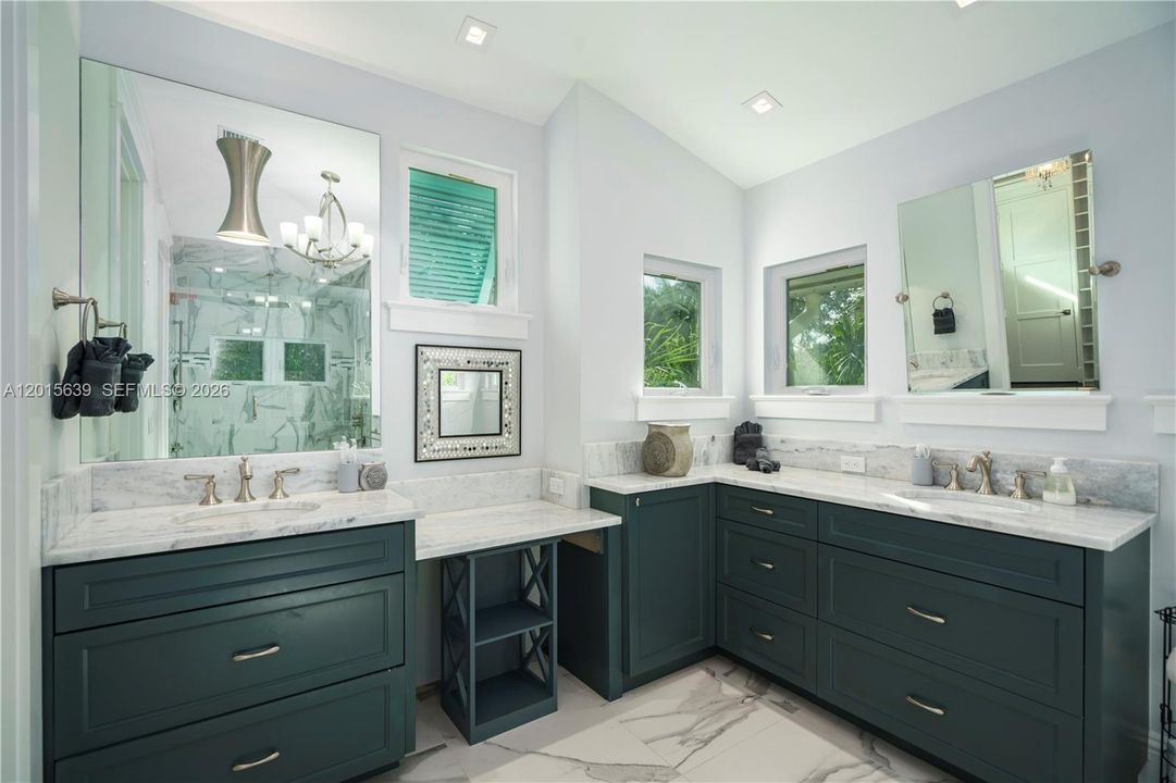 For Rent: $11,500 (6 beds, 3 baths, 3274 Square Feet)