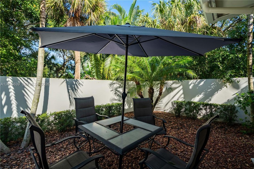 For Rent: $11,500 (6 beds, 3 baths, 3274 Square Feet)