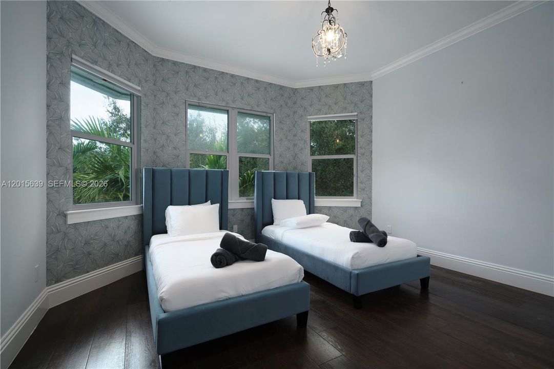 For Rent: $11,500 (6 beds, 3 baths, 3274 Square Feet)