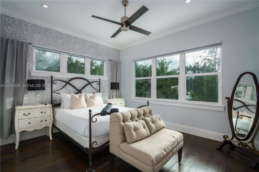 For Rent: $11,500 (6 beds, 3 baths, 3274 Square Feet)