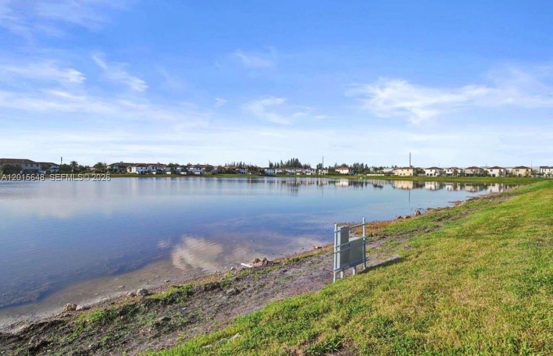 En Venta: $749,999 (4 camas, 3 baños, 2571 Pies cuadrados)