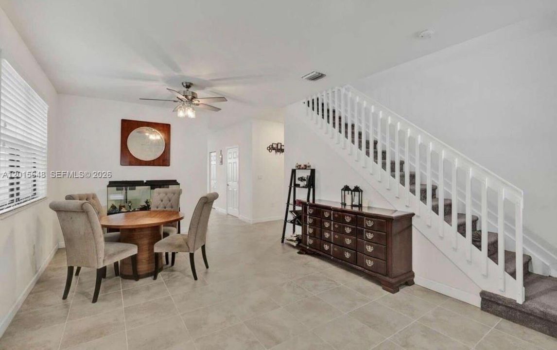 En Venta: $749,999 (4 camas, 3 baños, 2571 Pies cuadrados)