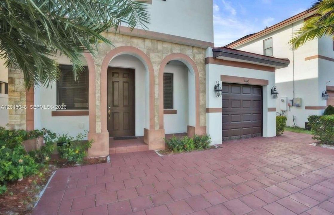 En Venta: $749,999 (4 camas, 3 baños, 2571 Pies cuadrados)