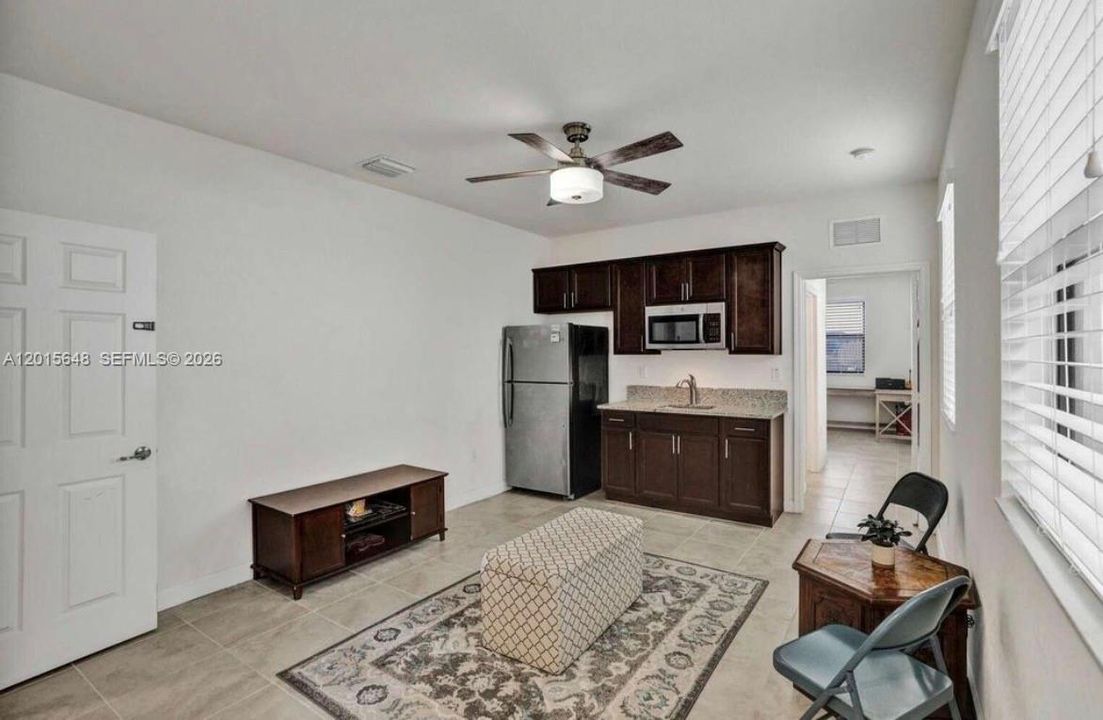 En Venta: $749,999 (4 camas, 3 baños, 2571 Pies cuadrados)
